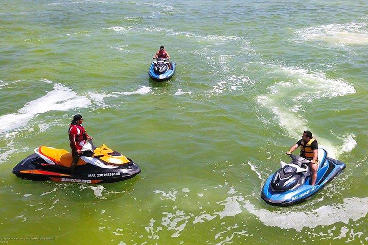 カンクン マングローブ ジェット スキー ツアー: ジェット スキー 1 台につき 1 人のライダー