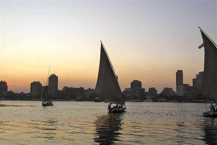 Kairo Full City Tour Felucca Ride und Shopping zu den alten Märkten