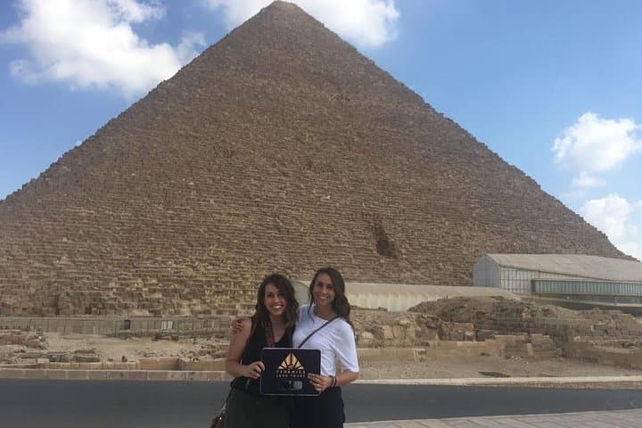 Giza Pyramids and Sphinx: Guided Day Tour from Cairo