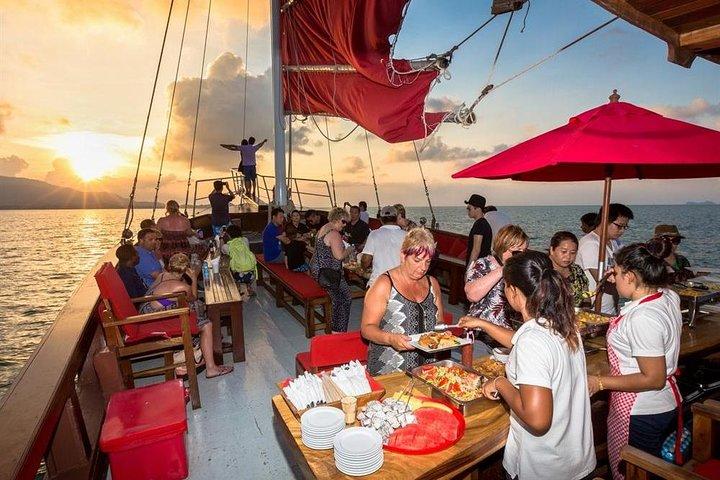 Koh Samui Red Baron Sunset Dinner Cruise med returtransport (SHA Plus)