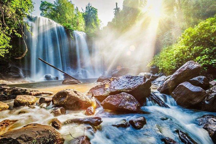 Kulen Mountain Waterfallへの素晴らしいツアー、Kompong Plok Foating Villageの夕日