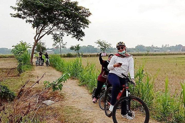 Borobudur villages tour by bikes