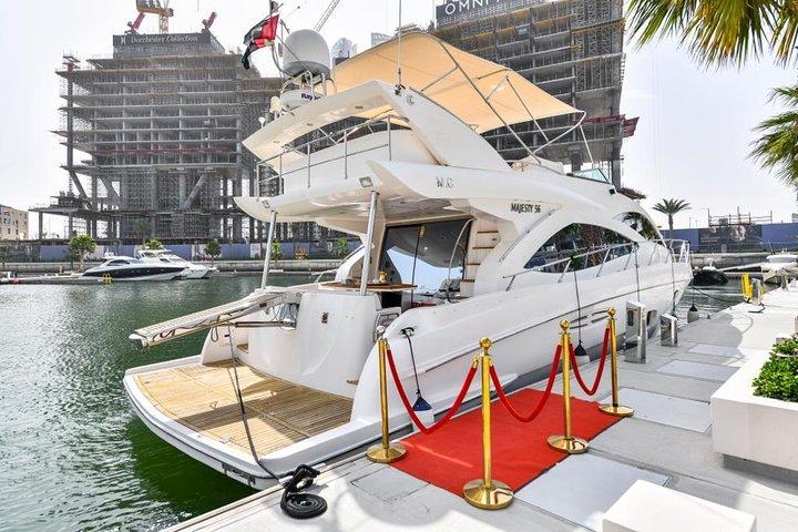 Privé overnachting in Dubai aan boord van luxe minijacht