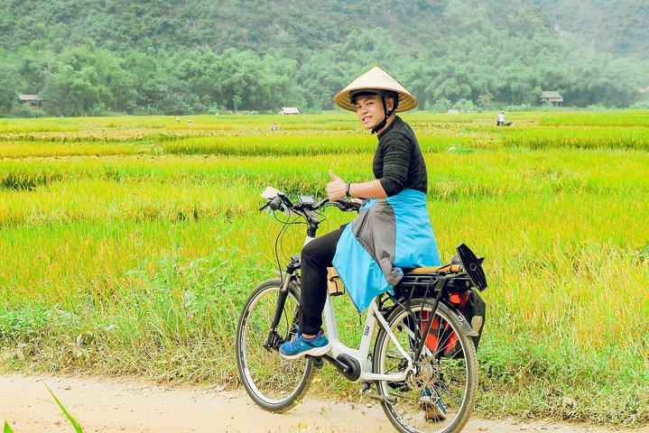 3 días 2 noches Mai Chau Pu Luong Ruta étnica E-Bike Tour Traslado privado