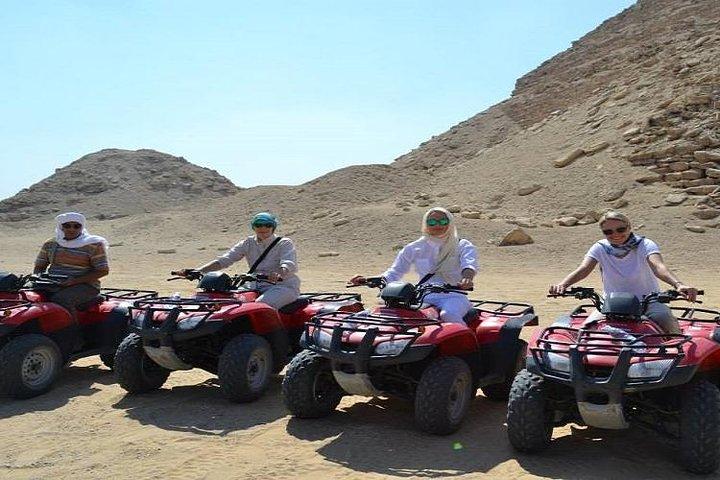 Pyramids Of Giza Adventure Tours sur VTT Quad dans le désert