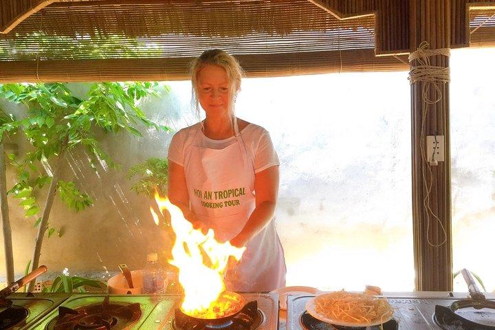Cours de cuisine à Hoi An : marché local, bateau-panier, pêche et cuisine