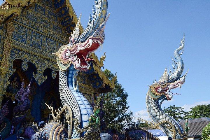 Eksklusivt Chiangrai White Temple, blåt tempel, sort hus.