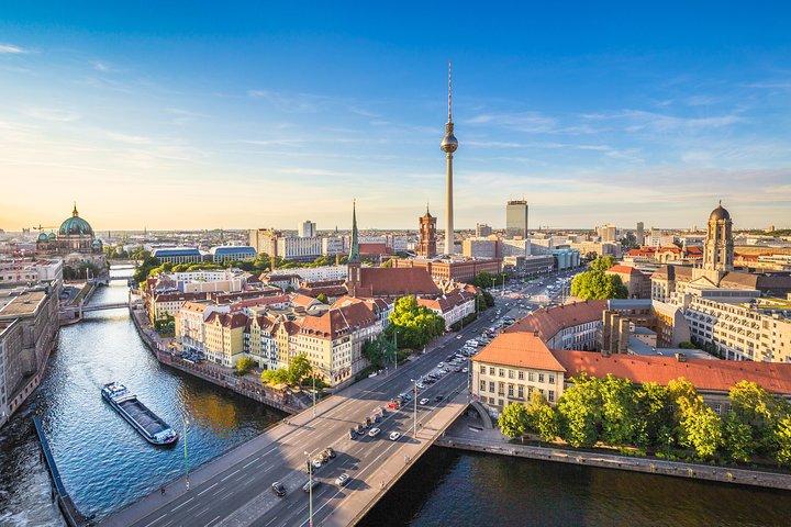 El mejor tour privado de Berlín con coche, guía turístico y recogida