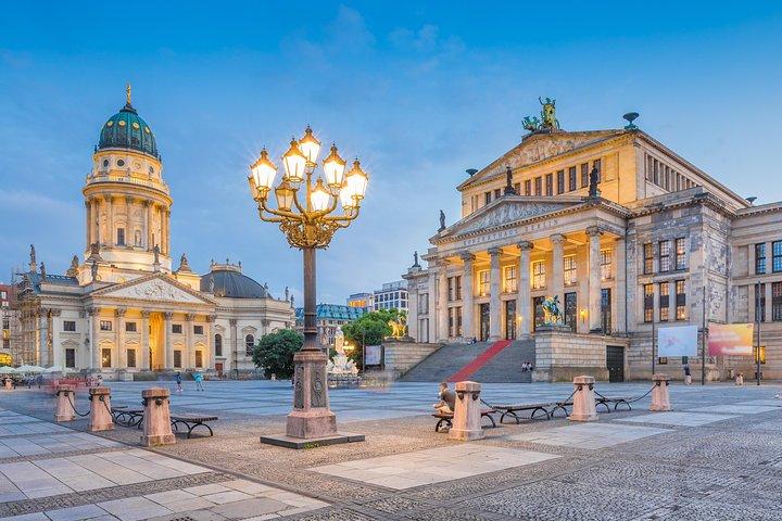 El mejor tour privado de Berlín con coche, guía turístico y recogida