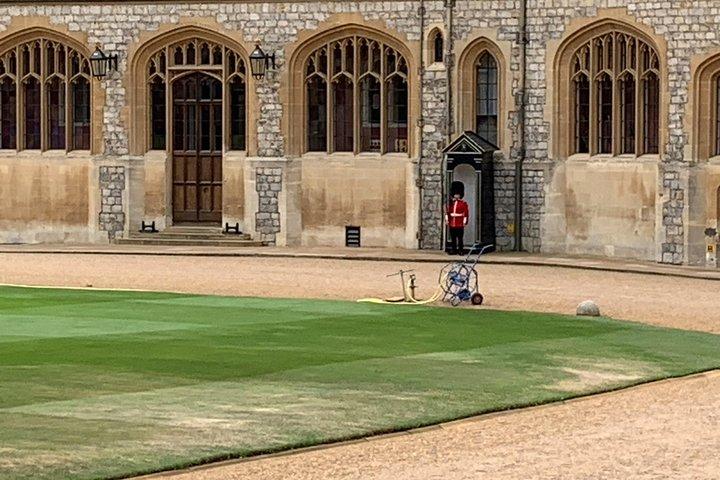 象徴的なロンドンのブラック キャブで行く、ロイヤル ロンドンとウィンザーの 1 日ツアー
