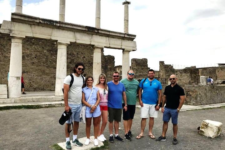 Pompeii small group with an archaeologist - skip the line