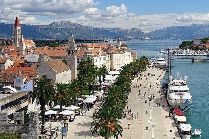 Trogir Old Town y Klis Fortress desde Split