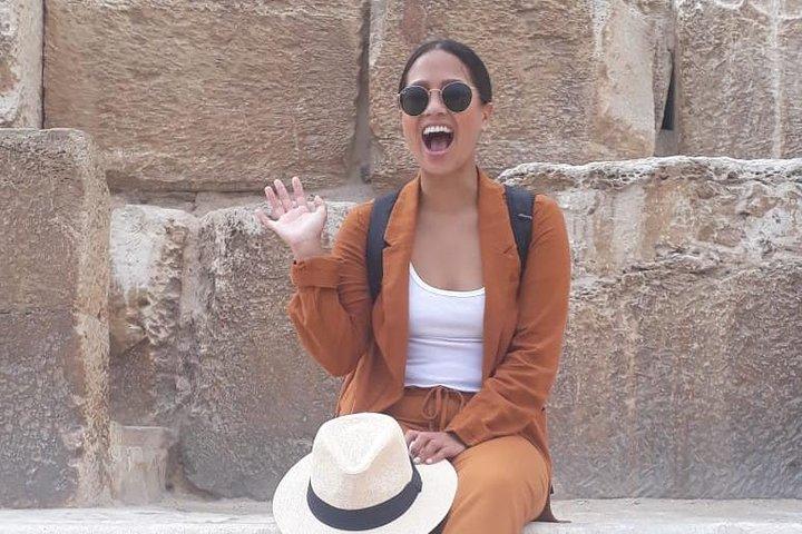 8-Hour Private Tour to the Pyramids of Giza and Saqqara from Cairo