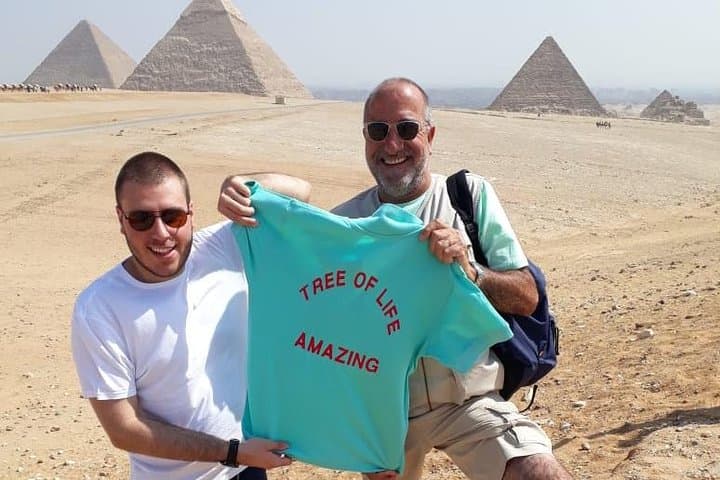 Full-Day Giza Pyramids, Egyptian Museum and bazaar Private Tour