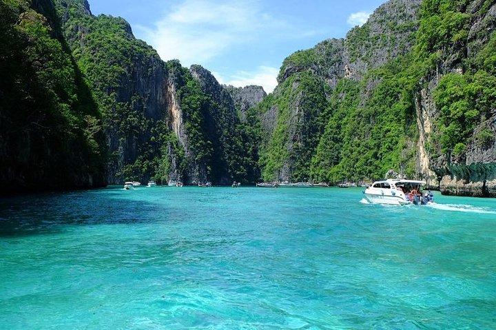 カオラックからのSeastar Andamanによるピピ島、マヤ湾、カイ諸島ツアー