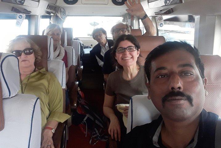 Tour privado de un día en el Taj Mahal en automóvil: conductores de la India