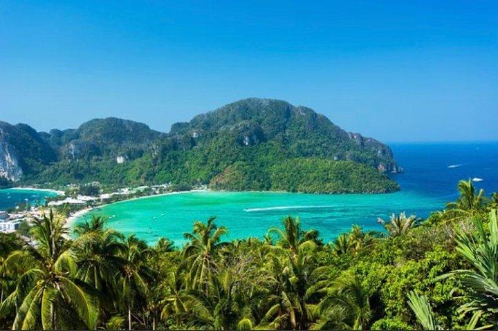 高級カタマランのサンセットがあるメイトン島ピファイマヤベイ