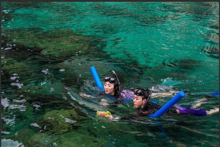 高級カタマランのサンセットがあるメイトン島ピファイマヤベイ
