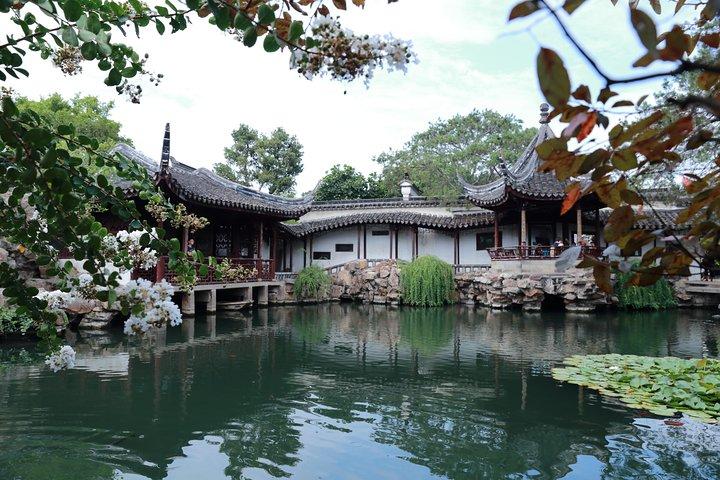 Private Tour zum Suzhou Museum, zum Master-of-Nets-Garten und zur Kreuzfahrt in der Stadt Tongli