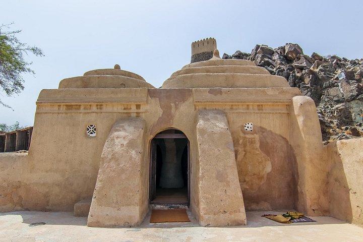 ドバイからの昼食付き東海岸ディバとフジャイラの日帰り旅行