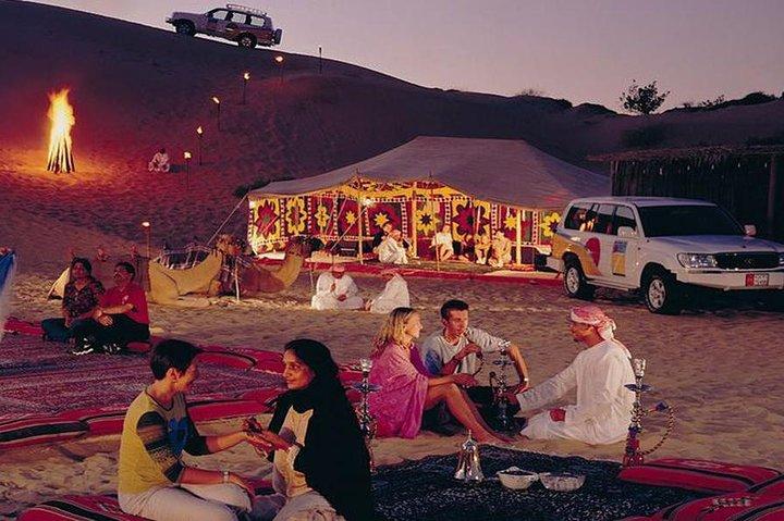 Safari dans le désert d'une journée complète avec dîner buffet, embarquement dans le sable et balade à dos de chameau