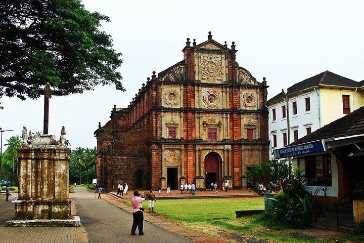 Passeggia attraverso le rovine della vecchia Goa (tour guidato a piedi di 2 ore)