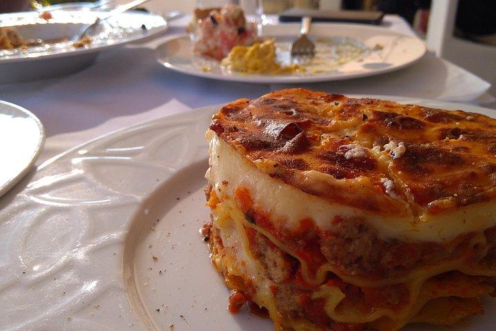 昼食付きワインテイスティングプライベートデイ体験、古代コリント - 古代ネメア