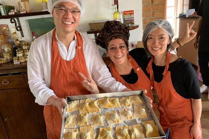 トスカーナの料理教室、キアンティワイナリー農場、中世の村々