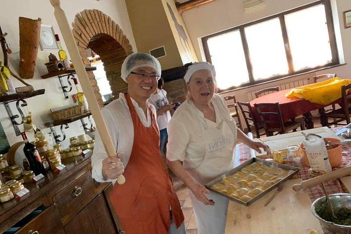 トスカーナの料理教室、キアンティワイナリー農場、中世の村々