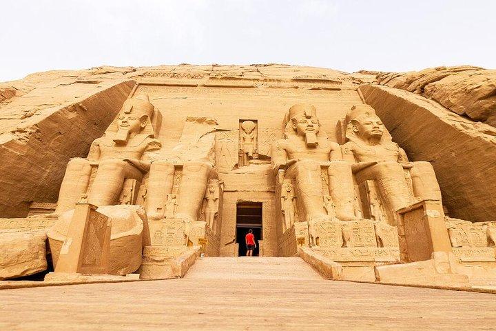 Viaje a Abu Simbel y Asuán desde Luxor