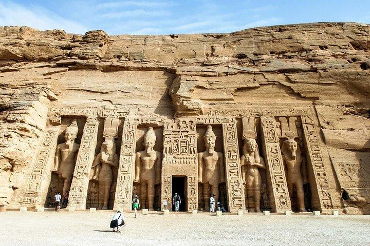 Viaje a Abu Simbel y Asuán desde Luxor