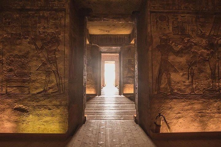 Viaje a Abu Simbel y Asuán desde Luxor