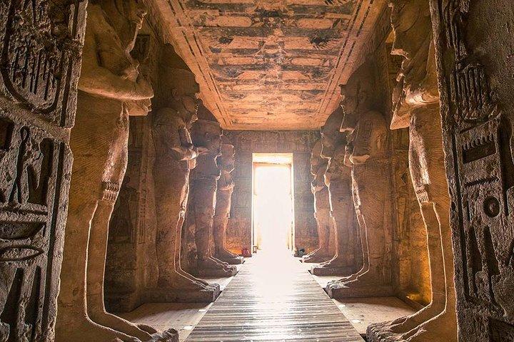 Viaje a Abu Simbel y Asuán desde Luxor