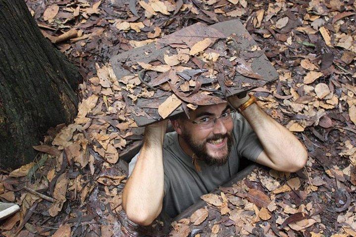 Esplora il tour di 1 giorno dei tunnel di Cu Chi e della storia di Saigon