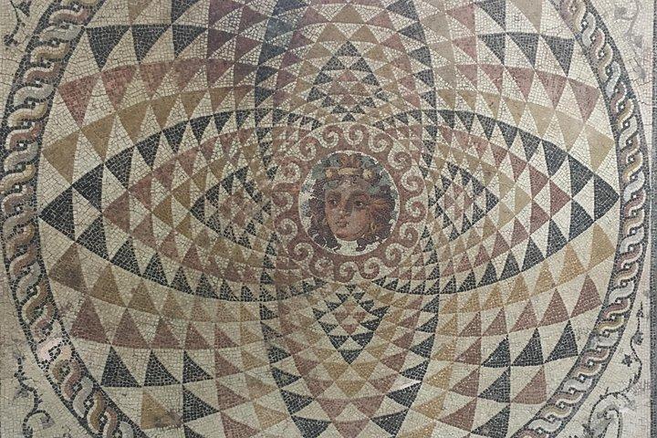 ナフプリオからの古代コリントとネメアの文化ツアー