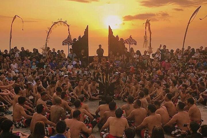 Tour privado: templo de tanah lot y templo de uluwatu - insta spots - wifi gratuito