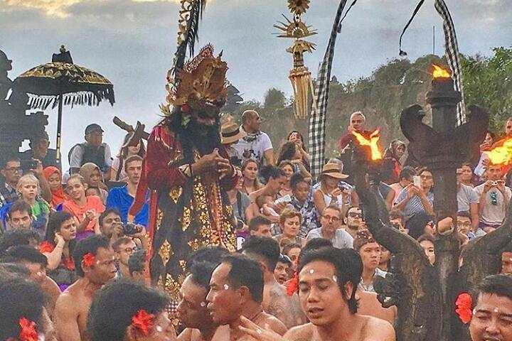 Tour privado: templo de tanah lot y templo de uluwatu - insta spots - wifi gratuito