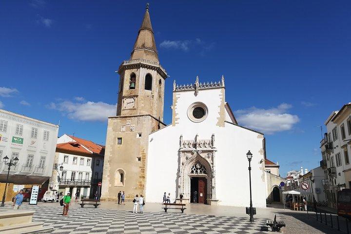Porto de ida para Lisboa, através de Coimbra e da cidade dos Templários Knight de Tomar