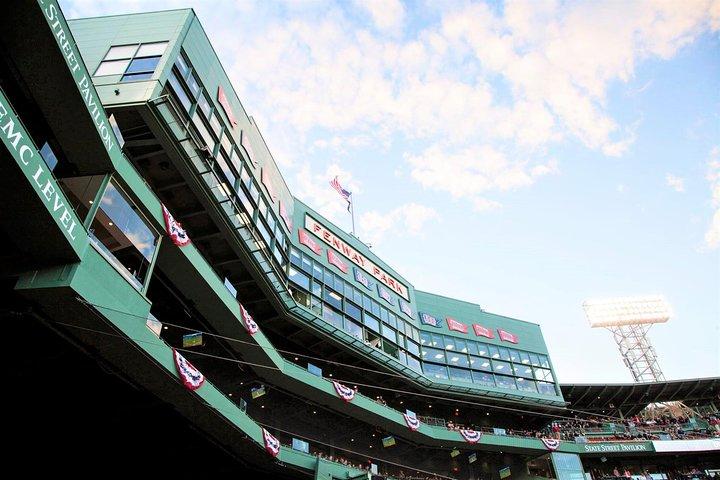 Fenway Park Game Day Tour med tillgång på fältet och träffa Wally