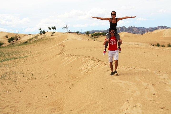 1 Tag Semi-Gobi Tour mit Mittagessen und Kamel- oder Pferdegenuss