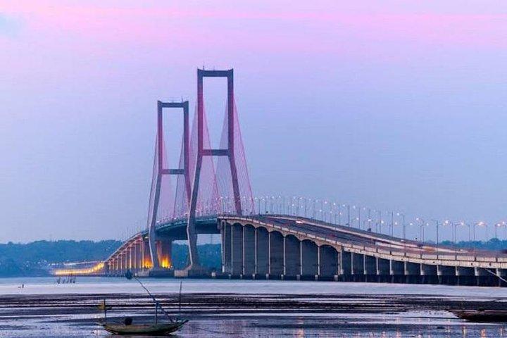 Excursión personalizada de día completo de Surabaya a Madura con conductor de habla inglesa