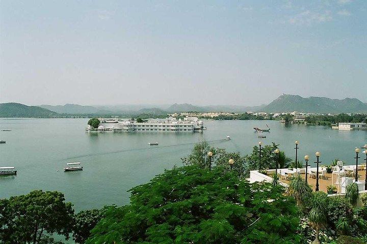 Udaipur lokale Tour mit Bootfahren