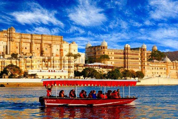 Udaipur lokale Tour mit Bootfahren