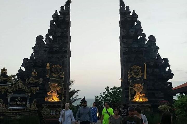 Excursão privada templo tanah lot e templo uluwatu - wifi grátis