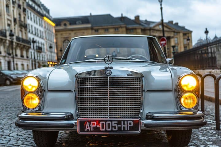 Private Paris guided Tour by classic 1970 Mercedes S Class