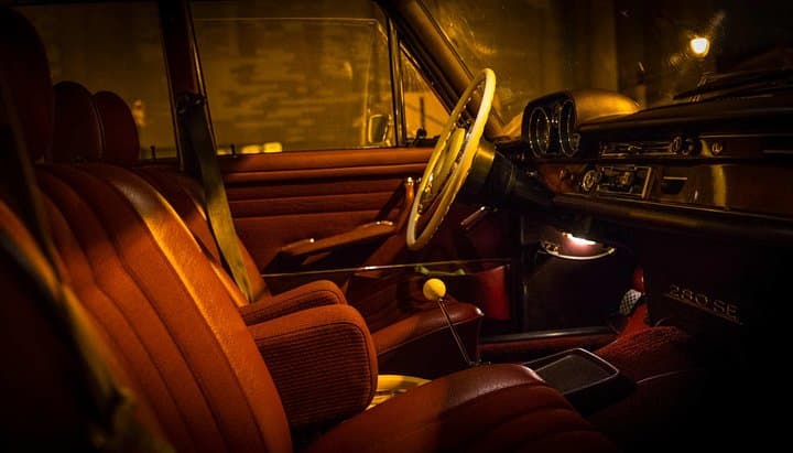 Private Paris guided Tour by classic 1970 Mercedes S Class