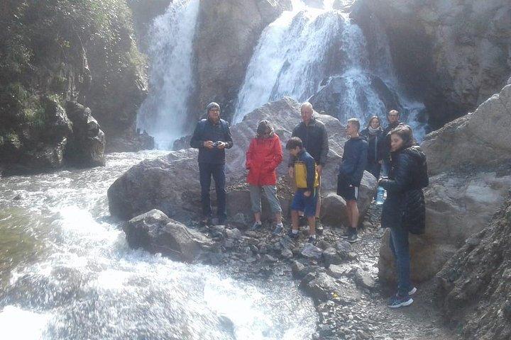 Excursion guidée d'une journée dans les montagnes de l'Atlas, les trois vallées et les cascades au départ de Marrakech