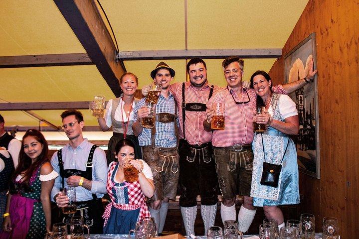 Tour de Oktoberfest en Munich con mesa de Beer Hall