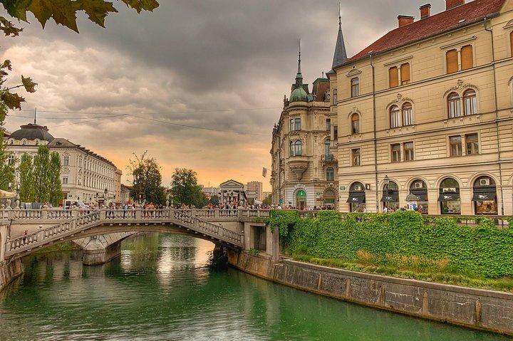 Visite privée à Ljubljana, la grotte de Postojna et le château de Predjama de Zagreb