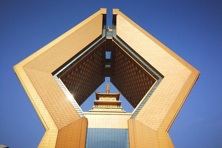 西安仏教的な一日のテラコッタ戦士とファメン寺院の一日ツアー